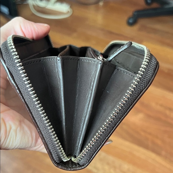 Vintage Coach Beige and Dark Brown Zip Wallet - Picture 13 of 16